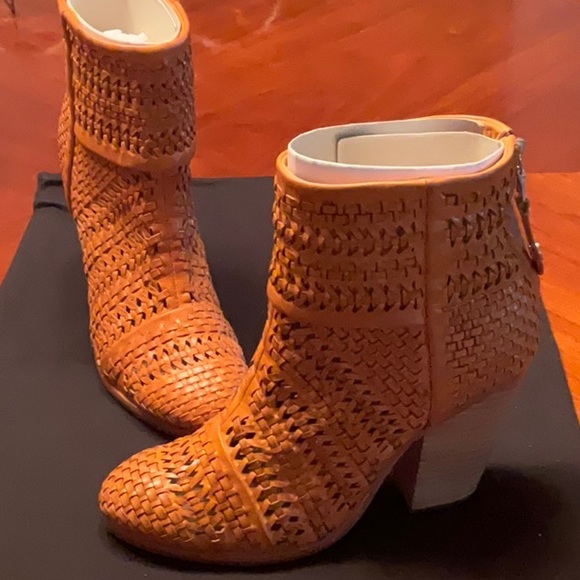 ❤️🔥HOST PICK 🥳 NIB RAG & BONE CLASSIC NEWBURY ANKLE BOOT WOVEN IN NATURAL - Picture 8 of 14